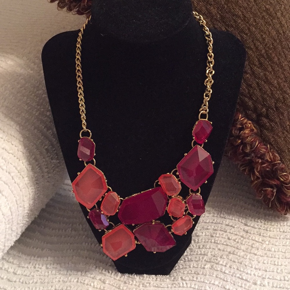 Burg chip stone necklace. Beautiful stones ๐ท๐ท - Picture 1 of 3